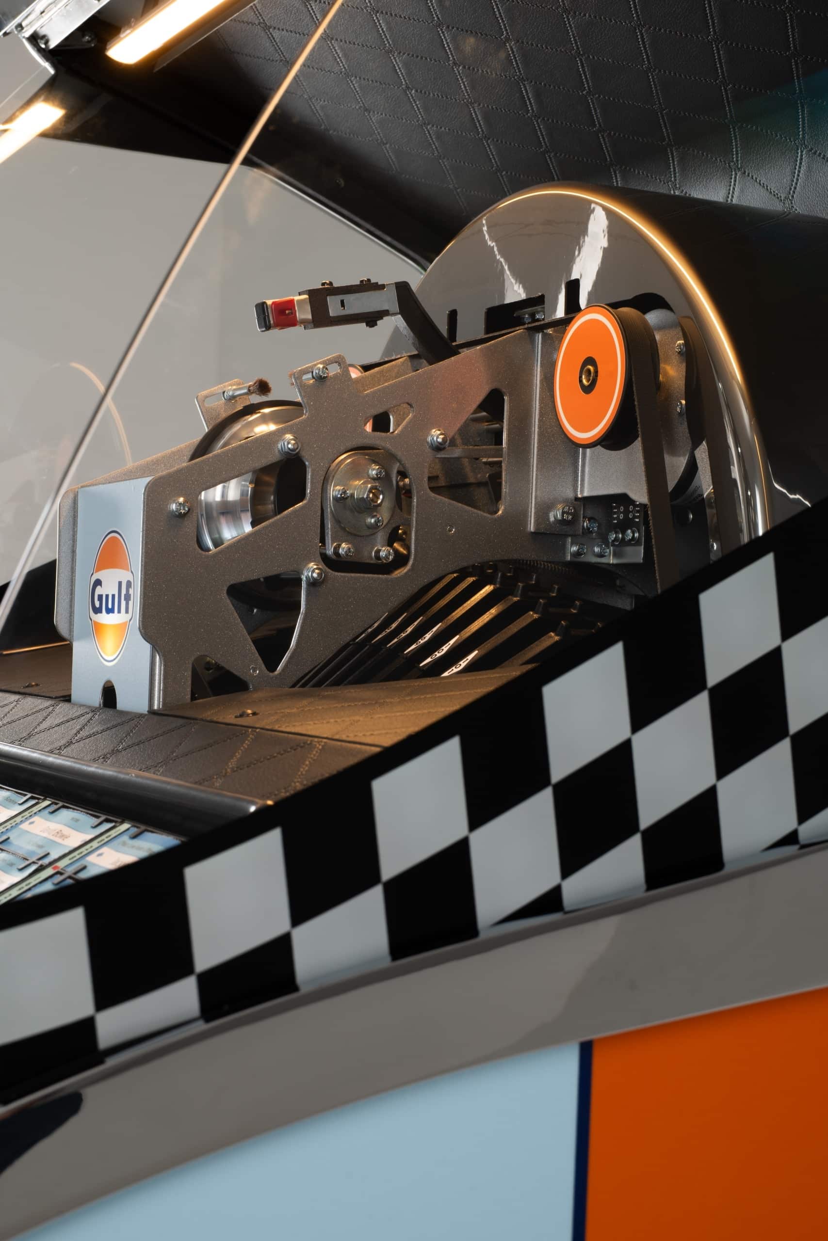 sound-leisure-gulf-vinyl-jukebox-racing-design image 4