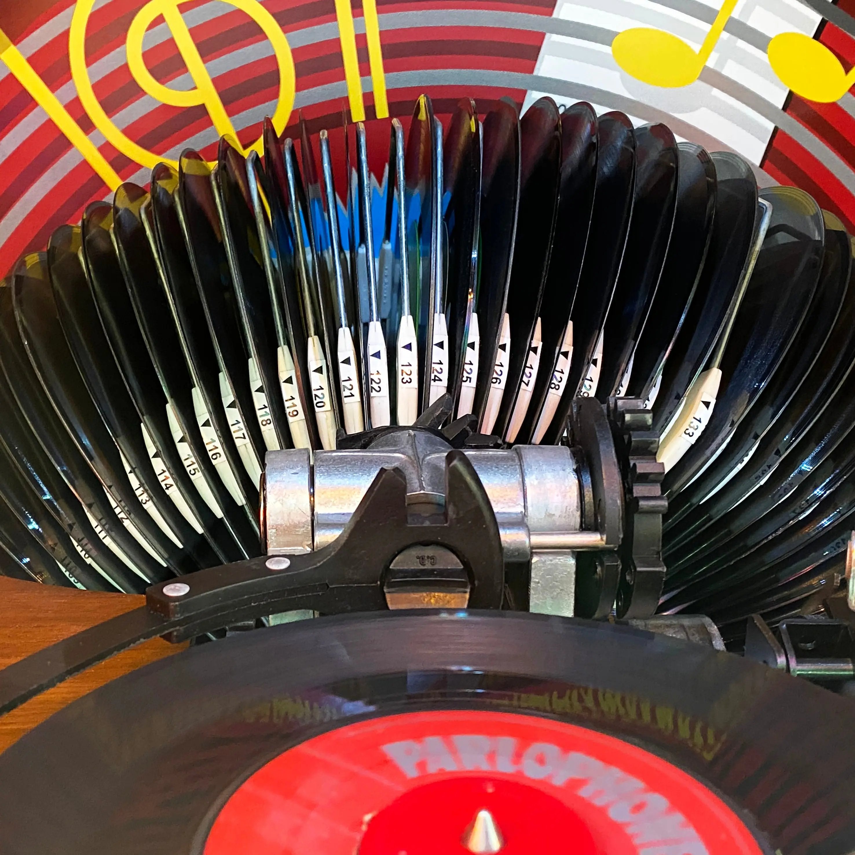 rock-ola-bubbler-vinyl-45-jukebox-walnuss-200-titel-bluetooth image 6